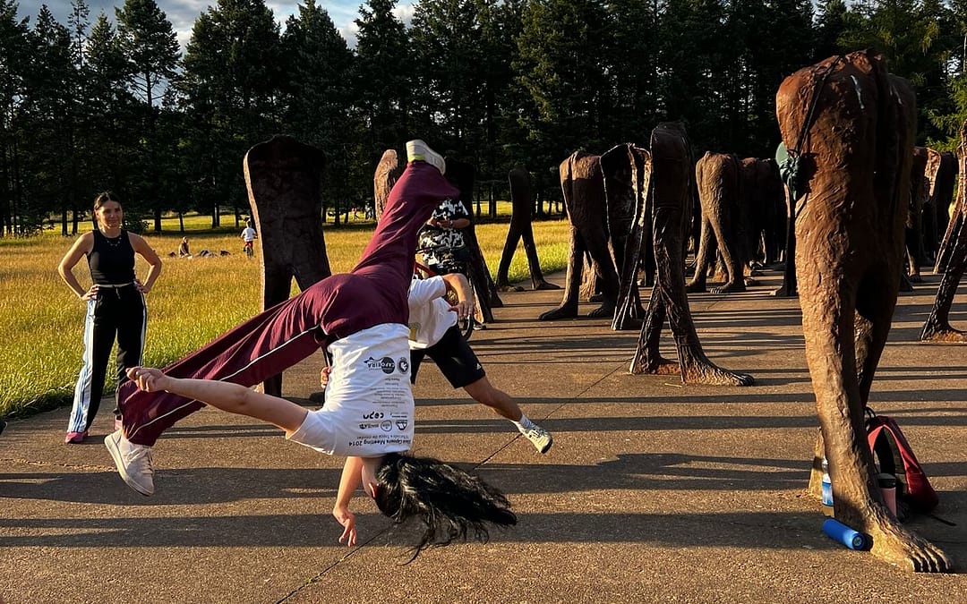 Letni trening Capoeira w Parku Cytadela w Poznaniu prowadzony przez Capoeira Camangula Poznań.