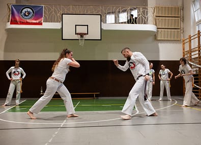 Marcin Kita Magrão prowadzący trening Capoeira w Poznaniu