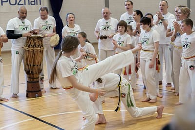 Trening Capoeira prowadzony przez Mestre Nem podczas warsztatów w Poznaniu.
