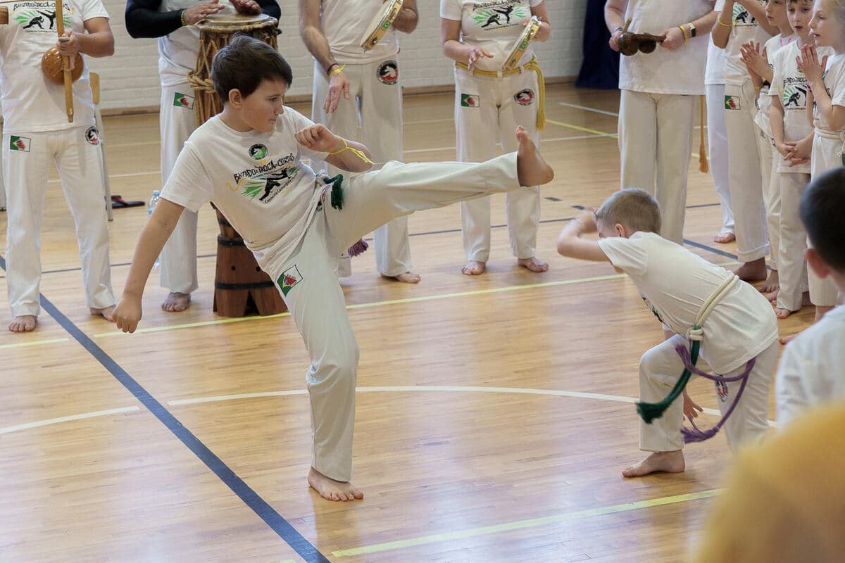 Capoeira dla dzieci w Poznaniu podczas treningu w Klubie Sportowym Camangula