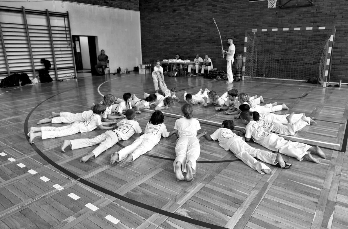 Najmłodsza grupa dzieci podczas treningu Capoeira Camangula Poznań